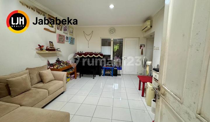 For Sale Well-Maintained House in Strategic and Comfortable Location Le Vesta Lippo Cikarang 2