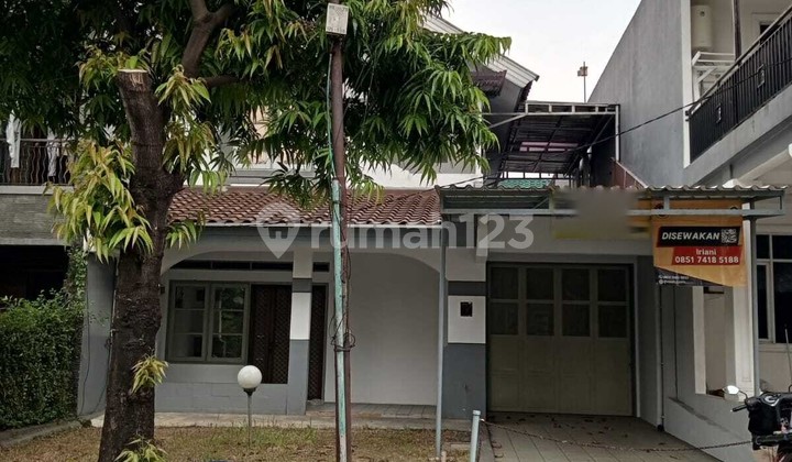 For Rent: Strategically Located and Lush Meadow Green House in Lippo Cikarang