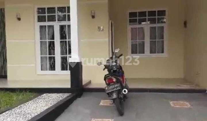 House for Sale with Furniture Bonus in Beverly Cluster Cikarang with a Comfortable Environment