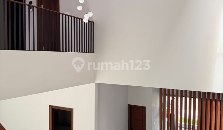 Disewakan Rumah Mewah Bersih dan Terawat Siap Huni, Forest Green Lippo Cikarang 1