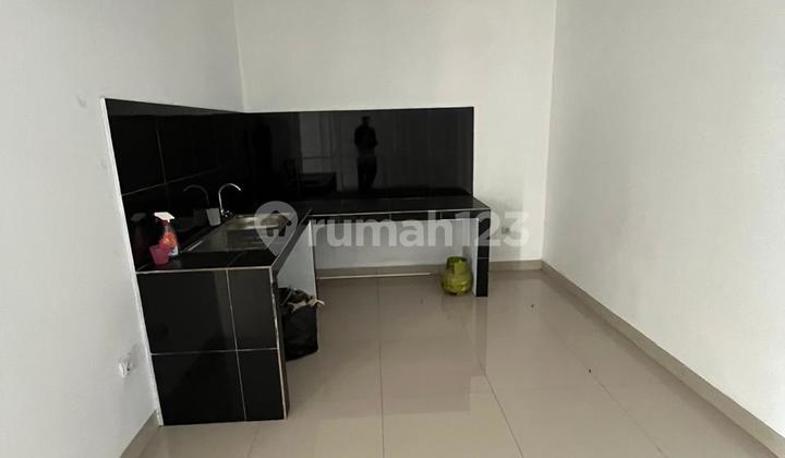 For Sale, Well-Maintained 2-Story Hook House in Griya Panorama Estate Housing Complex. 2