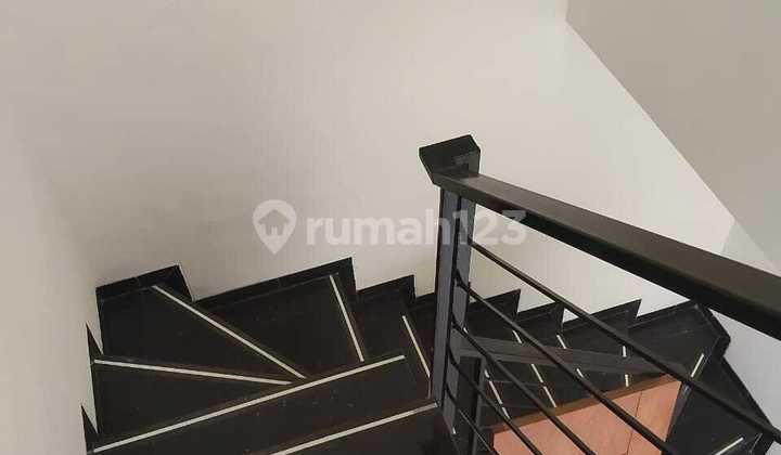 Sewa Rumah Luas Meadow Green | Lokasi Nyaman & Strategis Cocok untuk Keluarga 2