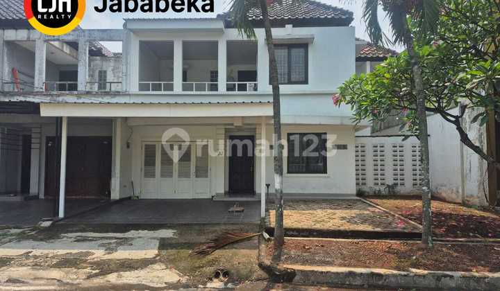 Disewakan Rumah bersih dan terawat 2 Lantai Taman Beverly Disewakan Rumah bersih dan terawat 2 Lantai Taman Beverly