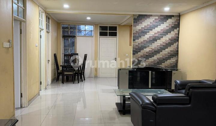 Jual / Sewa Rumah Fully Furnished Cluster Beverly, Nyaman & Eksklusif Jual / Sewa Rumah Fully Furnished Cluster Beverly, Nyaman & Eksklusif