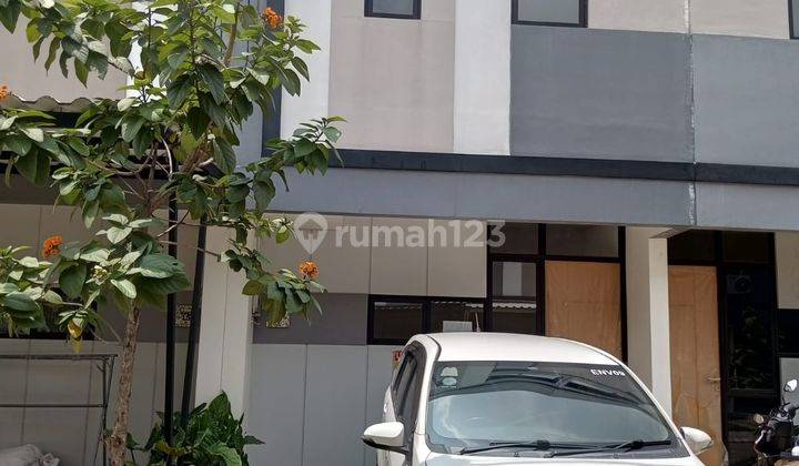 Disewakan Rumah Lokasi Strategis 2 Lantai Cluster Rotterdam Jababeka 1