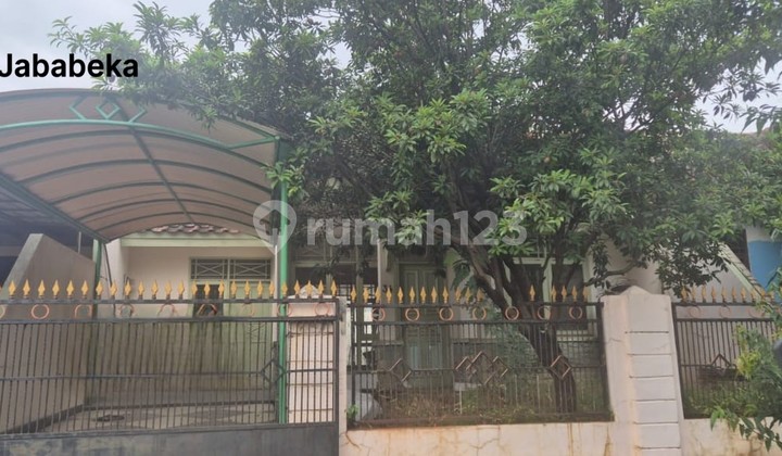 Disewakan Rumah Lokasi Strategis dan Ramai Cluster Tropikana Residence Jababeka 1