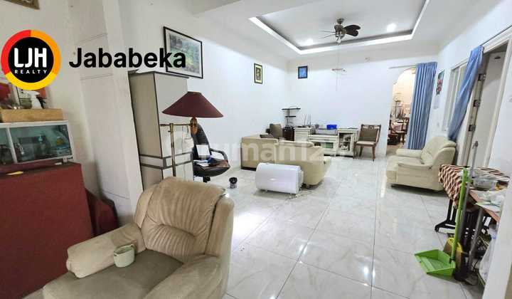 Dijual Rumah Lokasi Staregis dan Asri meadow Green  Lippo Cikarang