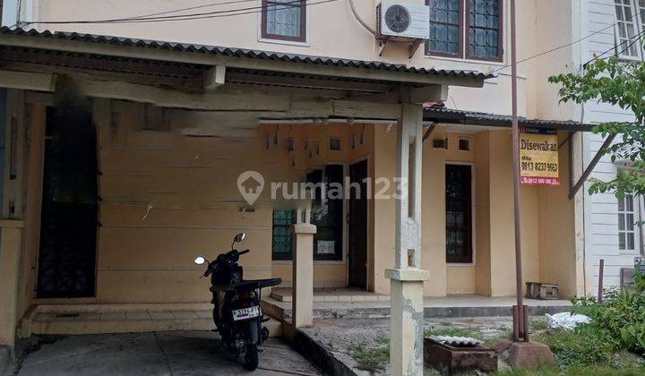 Disewakan Rumah Strategis 2 Lantai Cluster Meadow Green 1