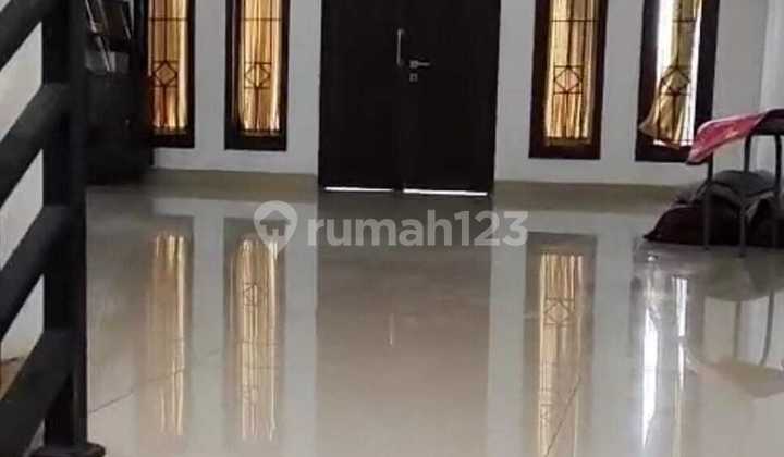 2-Story House for Rent Near Industrial Area - Lively & Strategic Location! 2