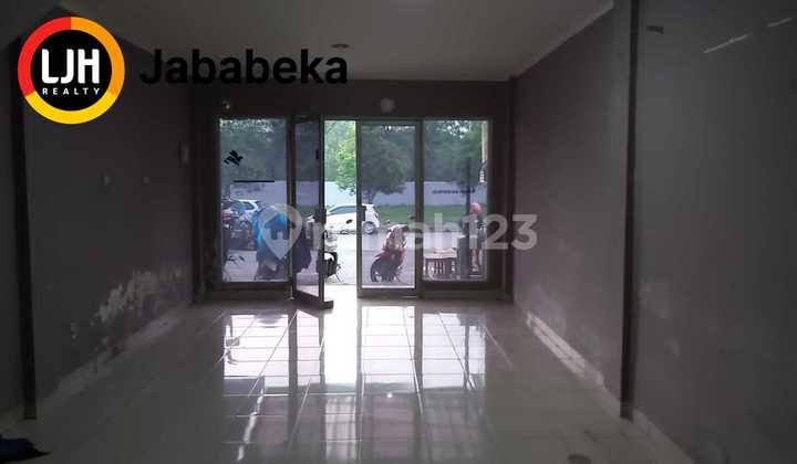 EN: For Sale: 3-Story Shophouse at Simprug Plaza Jababeka – Busy & Strategic Location, Suitable for Business. 2