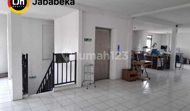 Rental Business House in Jababeka, suitable for Office, Clinic, Salon, or Course Center. Rental Business House in Jababeka, suitable for Office, Clinic, Salon, or Course Center.