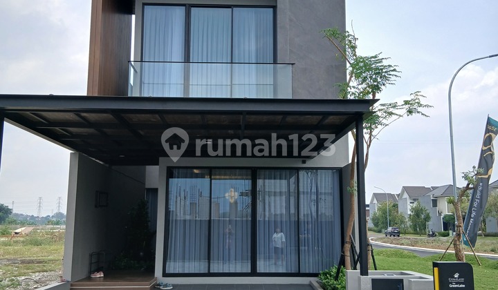 Luxury and Lush House in West Surabaya Luxury and Lush House in West Surabaya