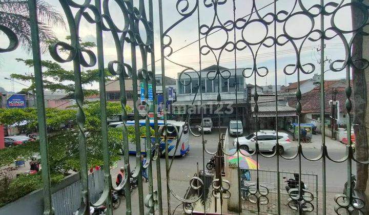 di Jalan Pasar Baru Lembang, Bandung Barat 1