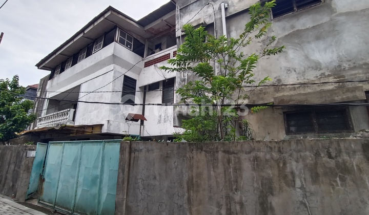 For Rent - 3-Storey Large & Strategic House on Jalan Cokroaminoto - Denpasar, Rent House, Cokroaminoto Main Road Denpasar - Denpasar