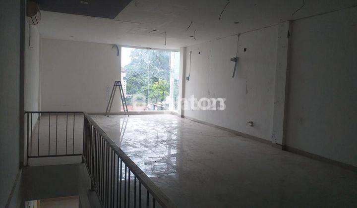RUKO 2 LANTAI DAERAH STRATEGIS DI JALAN LETDA RETA 2