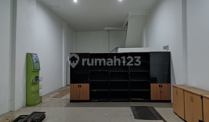 Good 3-Story Shophouse Ready to Use in Sunter Good 3-Story Shophouse Ready to Use in Sunter