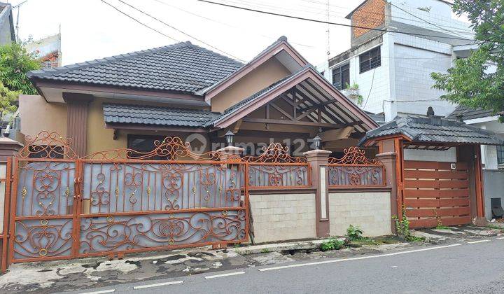 Rumah Besar di Jalan Talang, Menteng , Jakarta Pusat 1