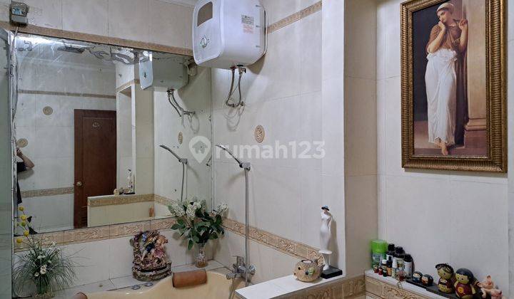 Rumah 3 Lantai Furnished di Jalan Gading Pelangi, Jakarta Utara 2