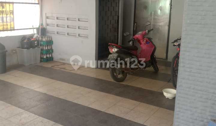 RUMAH HOEK BEBAS BANJIR DEKAT SUMMARECON MALL BEKASI