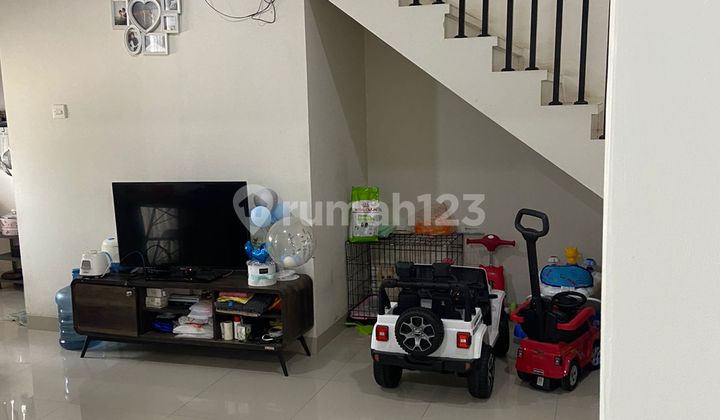 Ready-to-live renovated 3-story house in Harapan Indah. 2