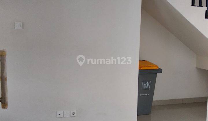 Rumah Minimalis Modern Dengan Danau Cantik Dalam Cluster  2