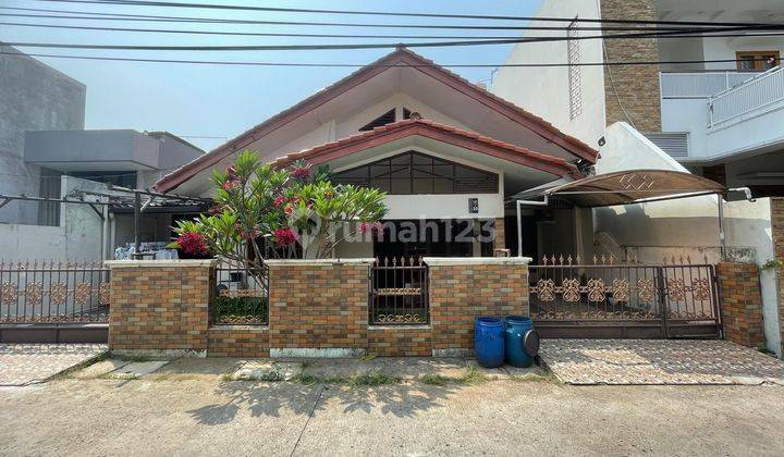 Rumah Luas Nyaman Pondok Gede Jakarta Timur  1