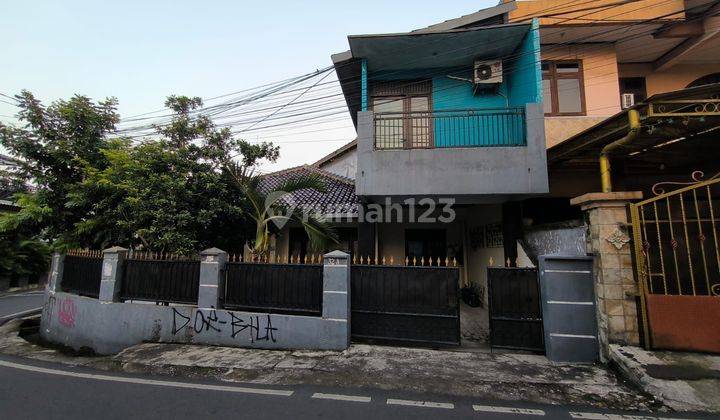 Rumah Hook Kramat Jati 2 Lantai Butuh Sedikit Renovasi  1