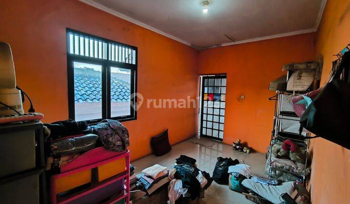 Rumah Hook Kramat Jati 2 Lantai Butuh Sedikit Renovasi  2