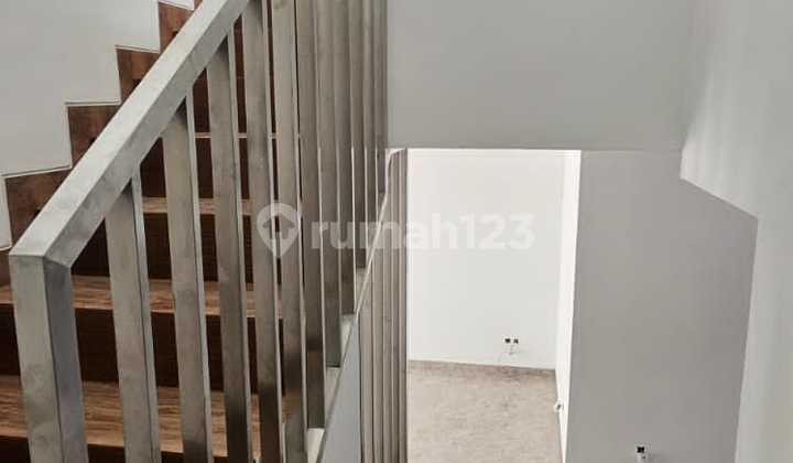 Rumah Modern Minimalis di Nusa Loka BSD, Tangerang Selatan 2