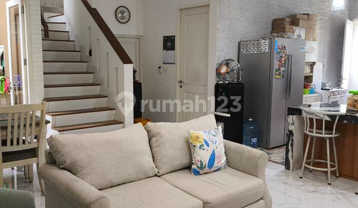 Rumah 3 Lantai Hook Lokasi Strategis di Nusaloka BSD, Tangerang Selatan