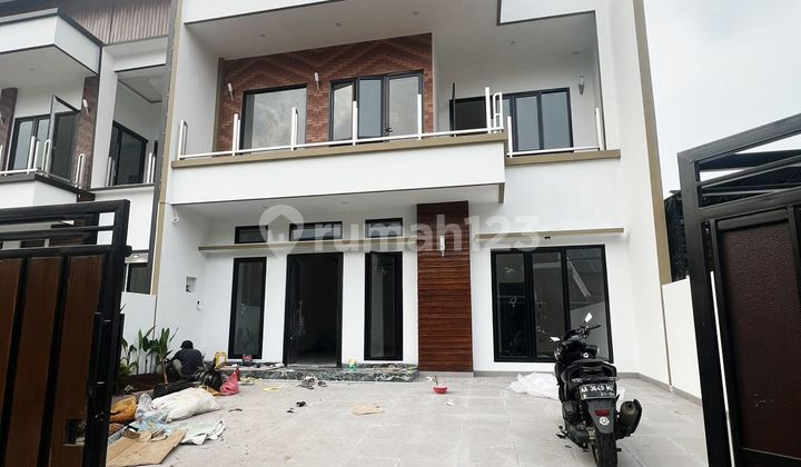 Rumah Gandeng Modern Minimalis di Nusaloka BSD, Tangerang Selatan