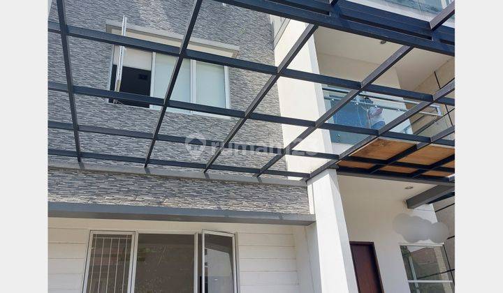 Rumah 3 Lantai di Sutera Onyx Alam Sutera, Tangerang Selatan 2