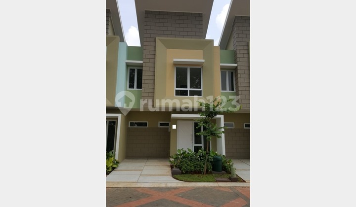 2-Story House with Clubhouse in Arcadia Village Gading Serpong, Tangerang