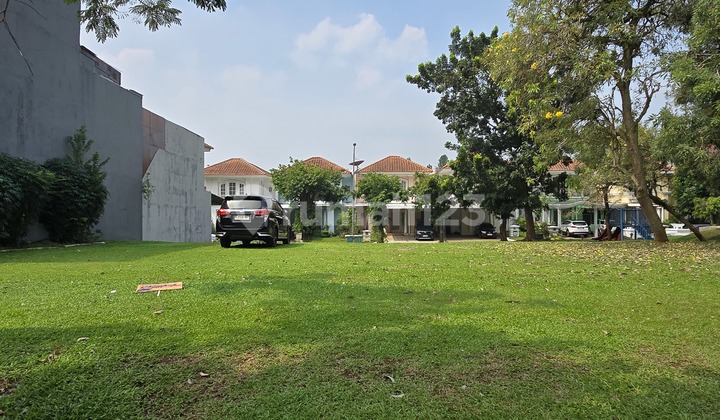 Corner Lot Near Public Facilities in Versailles BSD, South Tangerang Corner Lot Near Public Facilities in Versailles BSD, South Tangerang