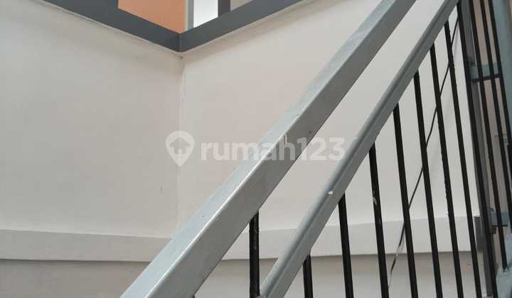 Rumah 2 Lantai di Cluster Clarita Cipondoh Kota Tangerang 2