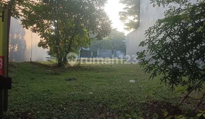 Tanah Hadap Barat Laut di The Green Bsd, Tangerang Selatan