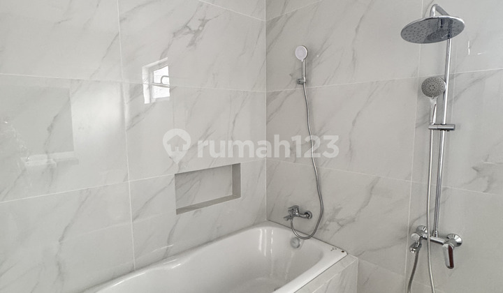 Rumah Bagus 2 Lantai di Foresta BSD, Tangerang Selatan 2