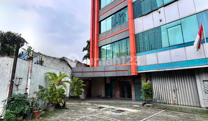 Strategic Ready-to-Use Shophouse in Pejaten Area, South Jakarta Strategic Ready-to-Use Shophouse in Pejaten Area, South Jakarta