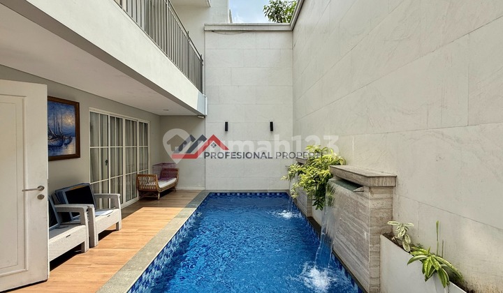 House in a Strategic Location Near MRT Lebak Bulus and Fatmawati