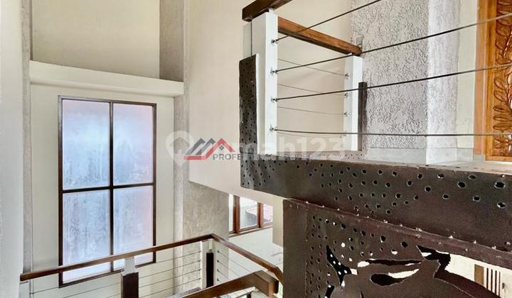 *RUMAH MODERN MINIMALIS DALAM KOMPLEK VILLA CINERE MAS* 2