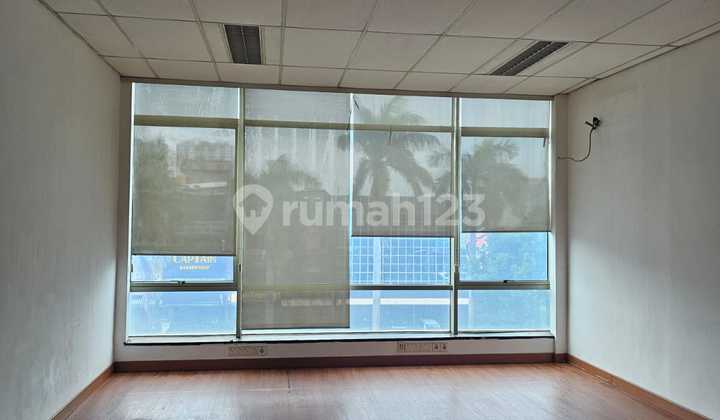 For Rent: Shophouse Facing Main Road in Sunter 2