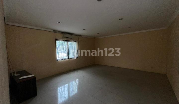 For Rent Large Corner Shop House in Sunter 2
