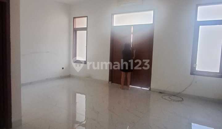 For Rent 2-Story House in Sunter 2