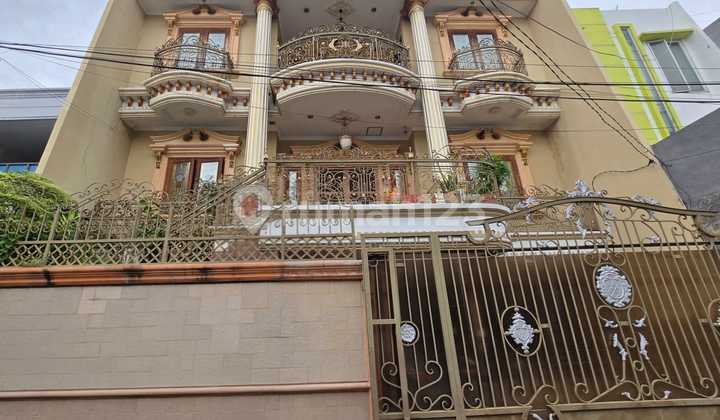 Dijual Rumah American Classic di Sunter