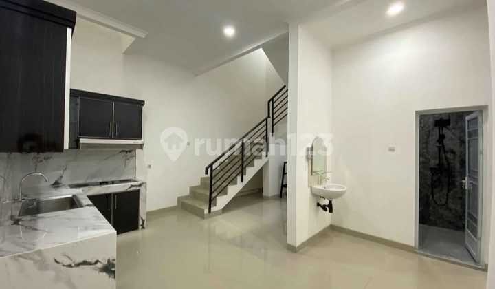 Dijual Rumah Bagus Renovasi 3 Lt +.rooftop 2