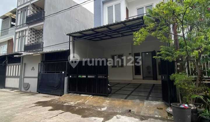 Dijual Rumah Bagus Renovasi 3 Lt +.rooftop 1