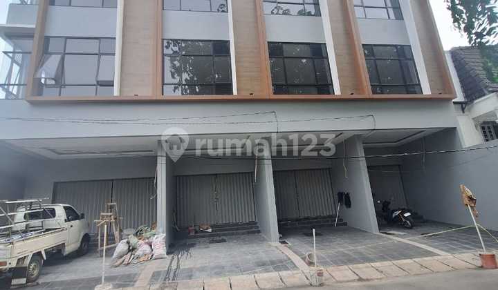 Dijual Ruko Taman Ratu Business Residence Ruko Zonasi Komersil Lokasi Strategis Taman Ratu Jakarta Barat  Tipe A (3 unit) LT 54 m2 (4x13.5) LB +/-176 m2 4 lantai Lantai Plong, KM 4 SHM Air PAM Listrik 2200 watt Harga Rp 2.59 M nego Bisa KPR kami bantu uru