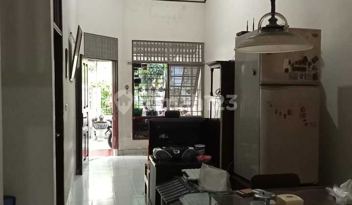 Jual cepat – Rumah Taman Semanan. Bagus, Menarik, Jarang Ada, Murah  Taman semanan..Harga 1.4 M  Luas 6 x 18 Kamar tidur 3 Kamar mandi 2  Listrik 4400 Air pam 2