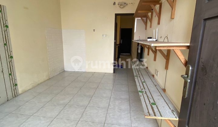 Dijual Rumah 3 LT Cengkareng Siap Huni Bebas Banjir SHM Luas Tanah 45 M2 Luas Bangunan 128 M2 Kamar Tidur 3 Kamar Mandi 3 Listrik 2200 Watt Air Pam Carport 1 Mobil Row Jalan 2 Mobil Bebas Banjir bisa KPR Harga: 1,2M ( Nego ) 2