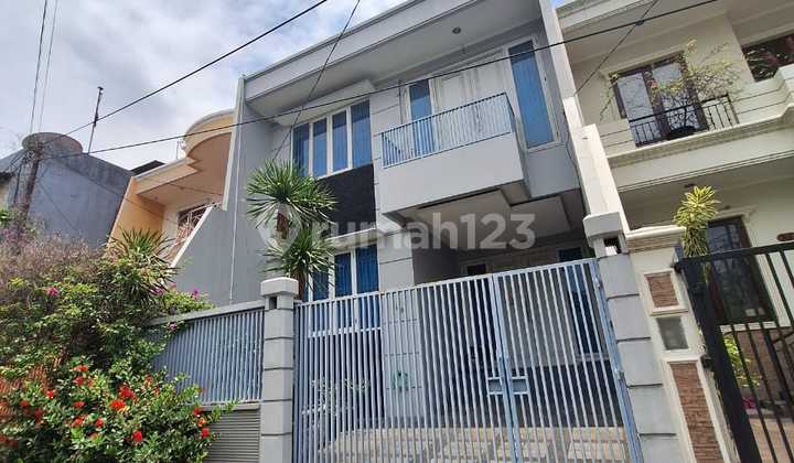 Komplek Grawisa . Jl Tubagus Angke-pesing,  Jakarta Barat lt.162m2 2Lantai  KT 3+1 KM 3+1 SHM Buka di 4M bisa nego